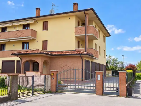 Appartamento, Cerese, Borgo Virgilio, esterna