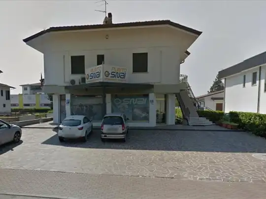 Negozio, Cerese, Borgo Virgilio, Vista esterna