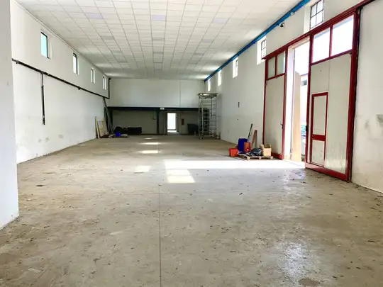 Locale commerciale, Porto Mantovano, Vista interna magazzino