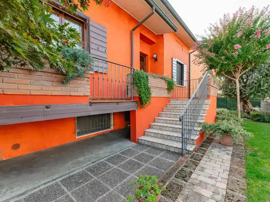 Villa, Cerese, Borgo Virgilio, Vista esterna