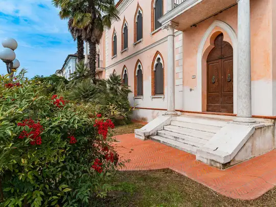 Villa, Suzzara, Villa esterna