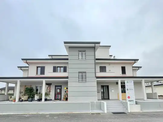Attività commerciale, Levata, Curtatone, Vista esterna