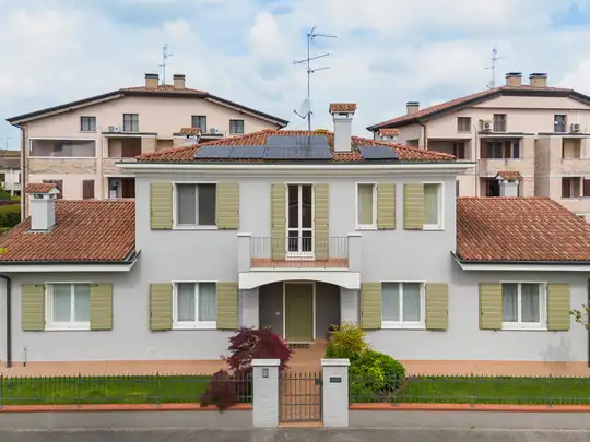 Casa singola, Cerese, Borgo Virgilio, Vista esterna frontale